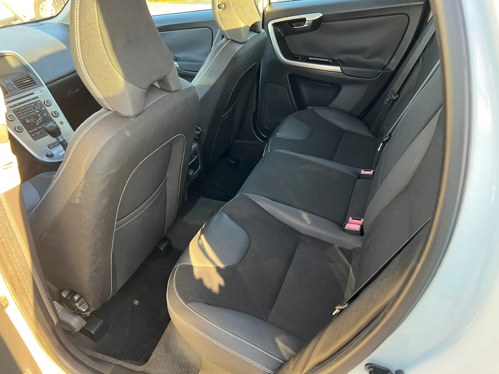 Volvo XC60 2.4D5 4x4 163k.c, снимка 10 - Автомобили и джипове - 53801160