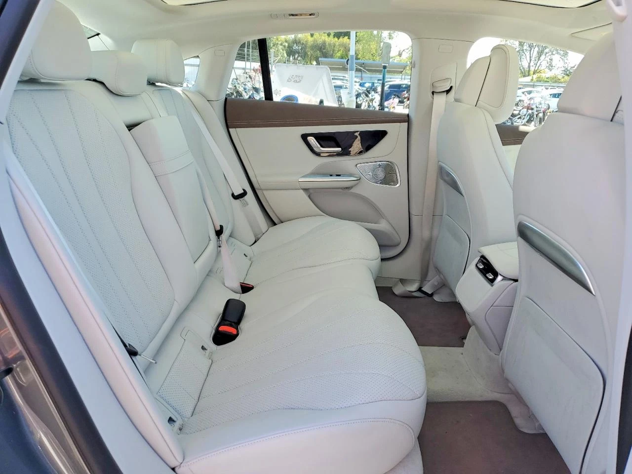 Mercedes-Benz EQE Sedan 350 4Matic, снимка 10 - Автомобили и джипове - 54237524