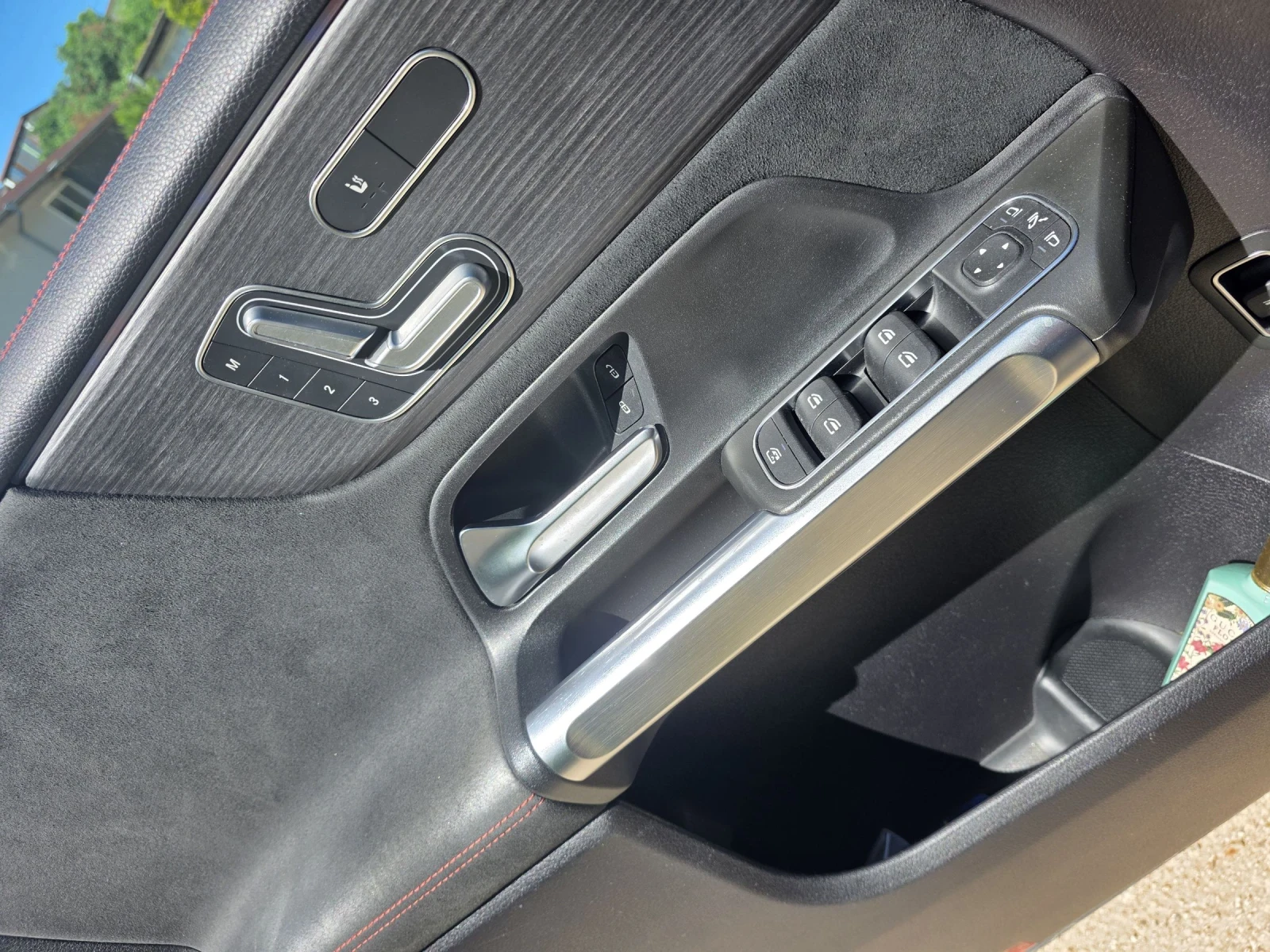 Mercedes-Benz GLB 220D AMG Line, 4MATIC, AMBIENT  , снимка 16 - Автомобили и джипове - 54660627