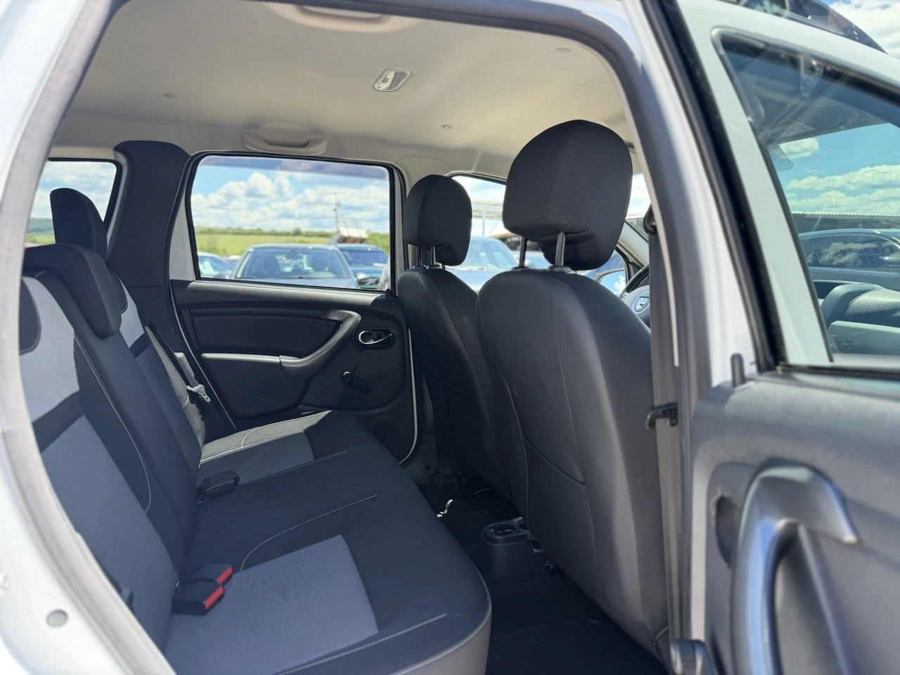 Dacia Duster 1.5dCi 4x4 NAVI, снимка 12 - Автомобили и джипове - 54903629