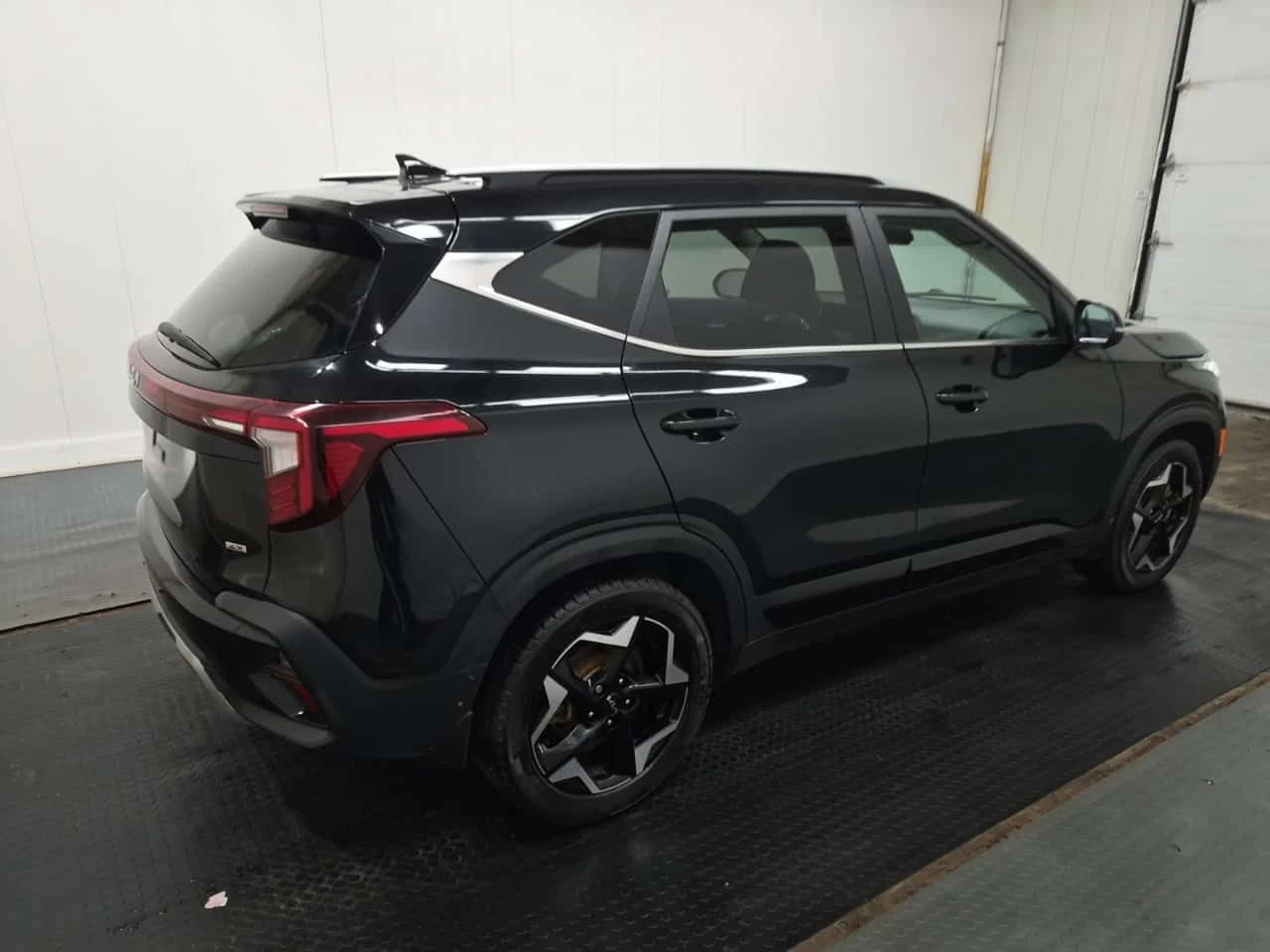 Kia Seltos * EX * ШИБИДАХ* КОЖА* DIGITAL* , снимка 3 - Автомобили и джипове - 55033038