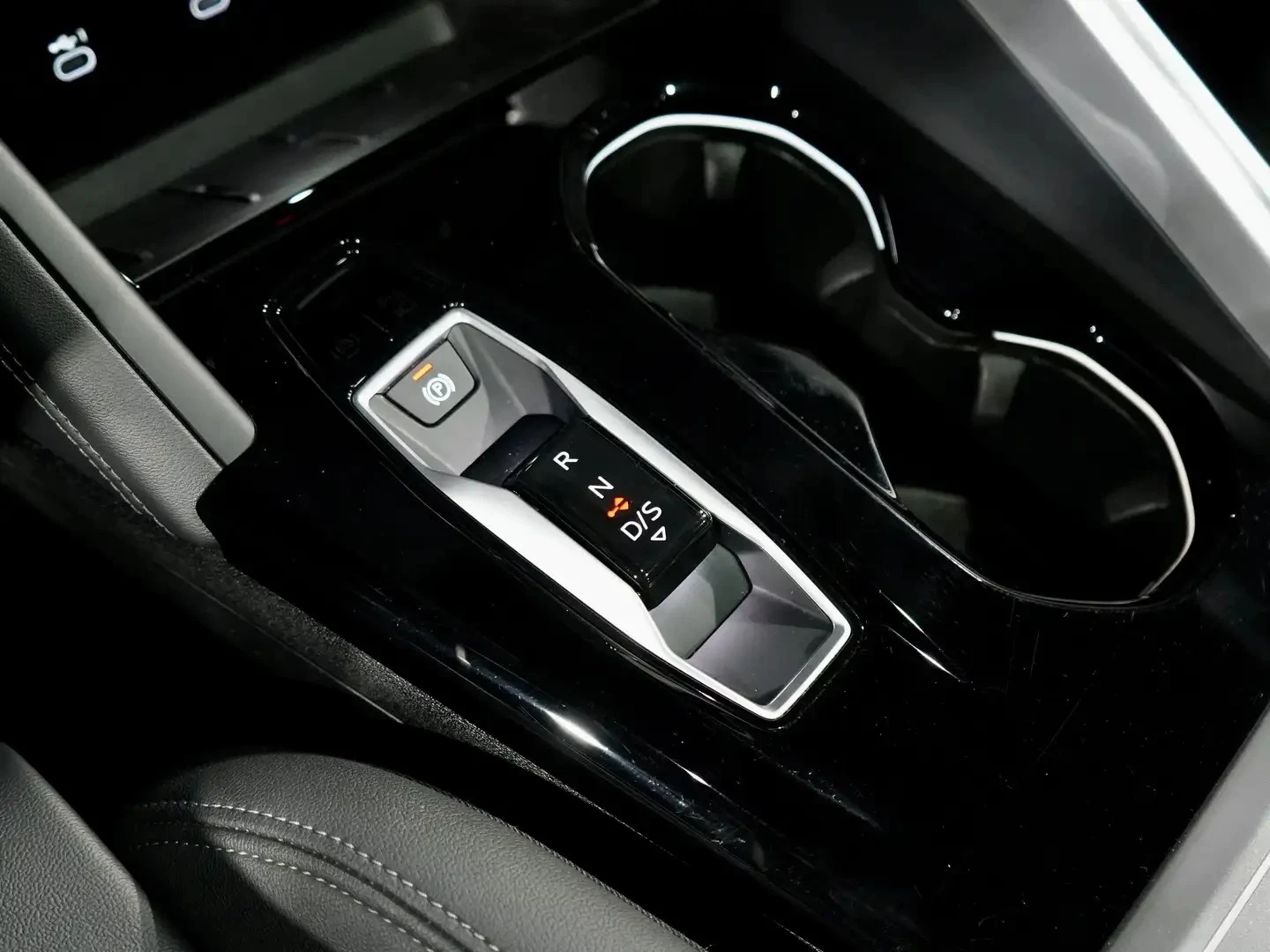 Audi Q5 B&O | S Line| PANO| HUD| Drive Assist, снимка 12 - Автомобили и джипове - 56072063