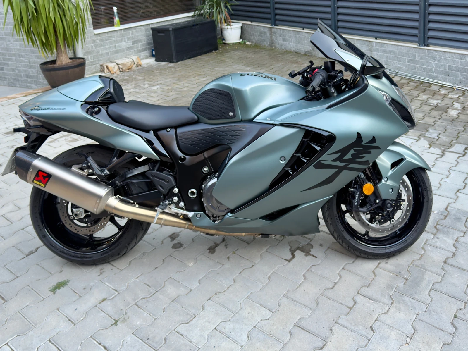 Suzuki Hayabusa Akrapovic full