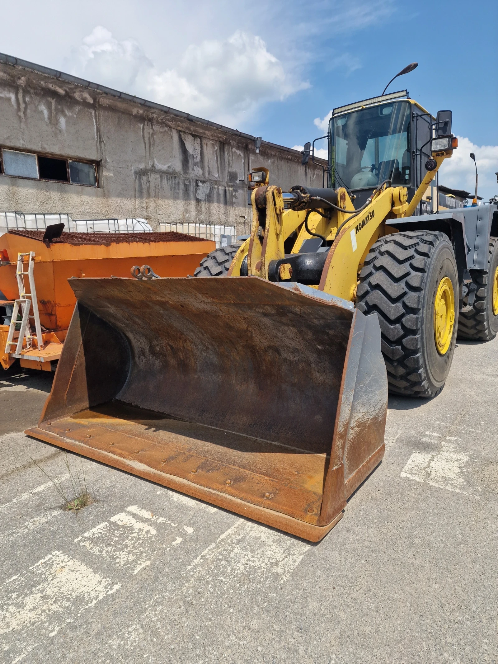 Челен товарач Komatsu WA470 