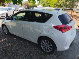 Toyota Auris 1.8i Hybrid/Panorama/Camera/Бяла Перла - 19500 лв. - 79358173 6