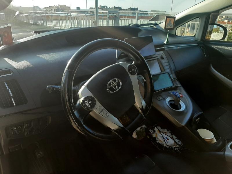 Toyota Prius, снимка 6 - Автомобили и джипове - 43998741