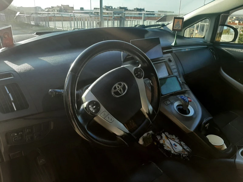 Toyota Prius, снимка 6 - Автомобили и джипове - 47337894