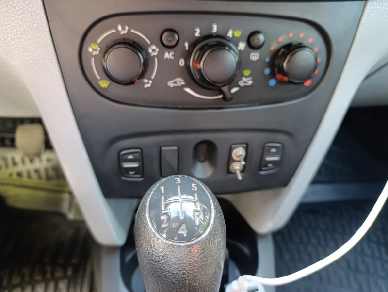 Dacia Sandero, снимка 7 - Автомобили и джипове - 52472656
