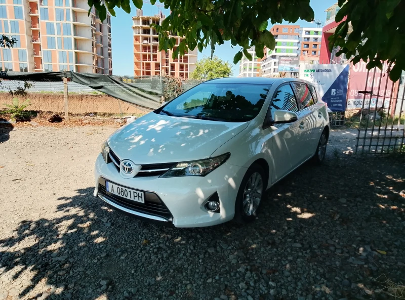 Toyota Auris 1.8i Hybrid/Panorama/Camera/Бяла Перла - 19500 лв. - 79358173 1