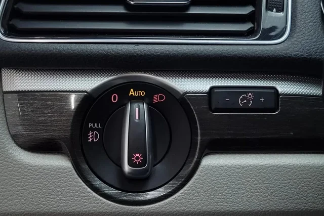 VW Passat Comfortline* АвтоКредит* (ЦЕНА ДО БГ), снимка 12 - Автомобили и джипове - 53851185