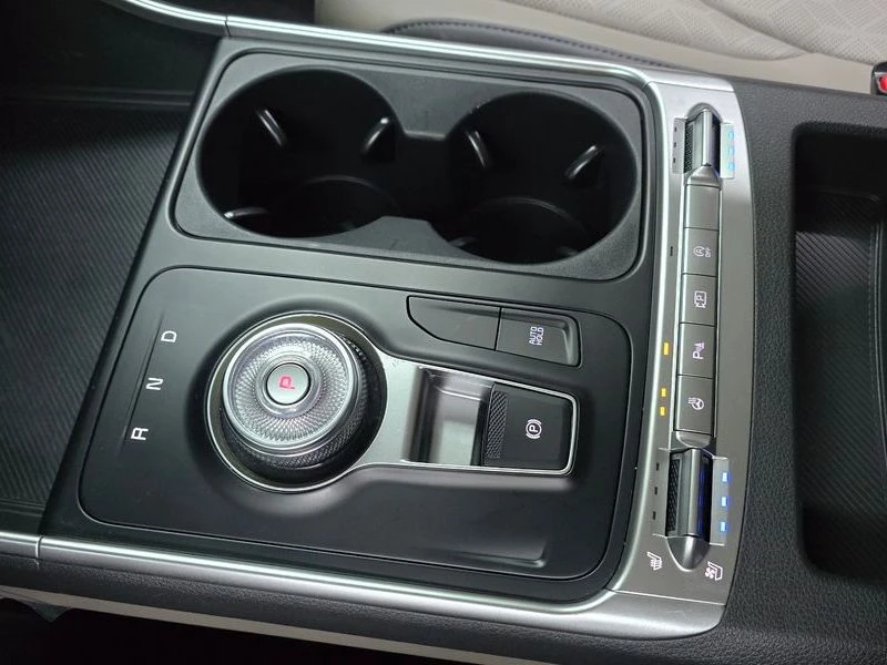 Kia Carnival 2.2 Automatic, снимка 9 - Автомобили и джипове - 55848396