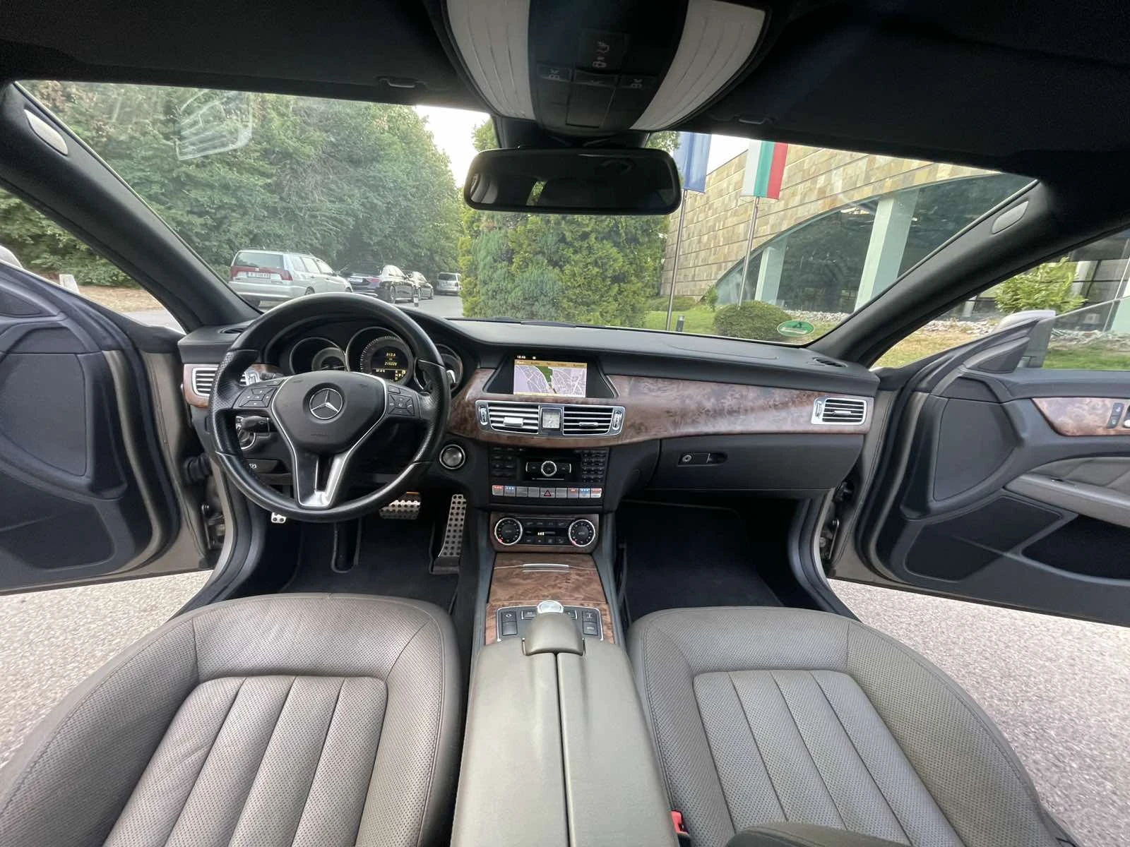 Mercedes-Benz CLS 350 DESIGNO * ПОДГРЕВ * ОБДУХВАНЕ * DISTRONIC * LED - изображение 9