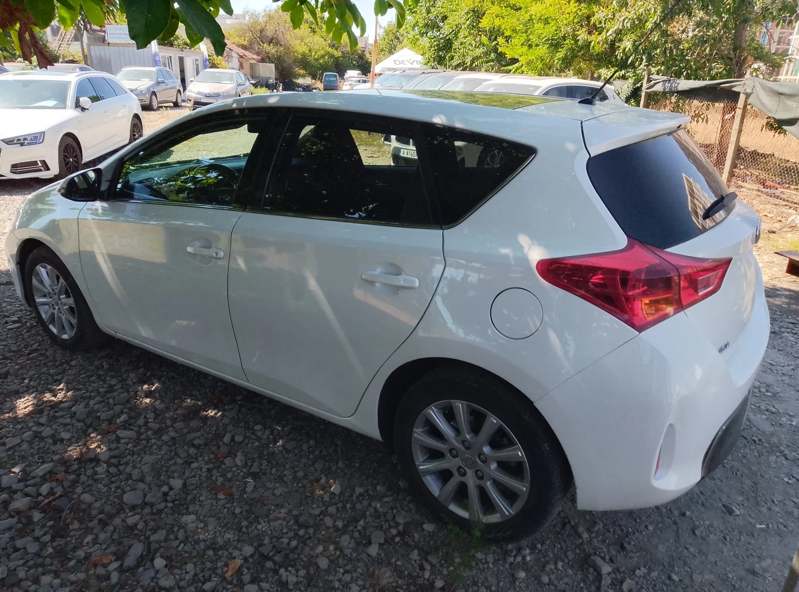 Toyota Auris 1.8i Hybrid/Panorama/Camera/Бяла Перла - изображение 6