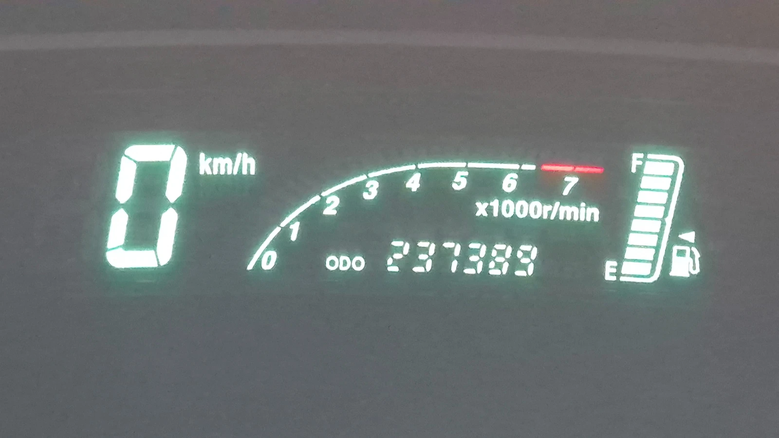 Toyota Yaris 1.3 i 16V (86 Hp) - изображение 8