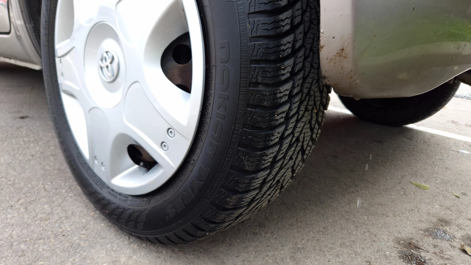 Toyota Yaris 1.3 i 16V (86 Hp) - изображение 5