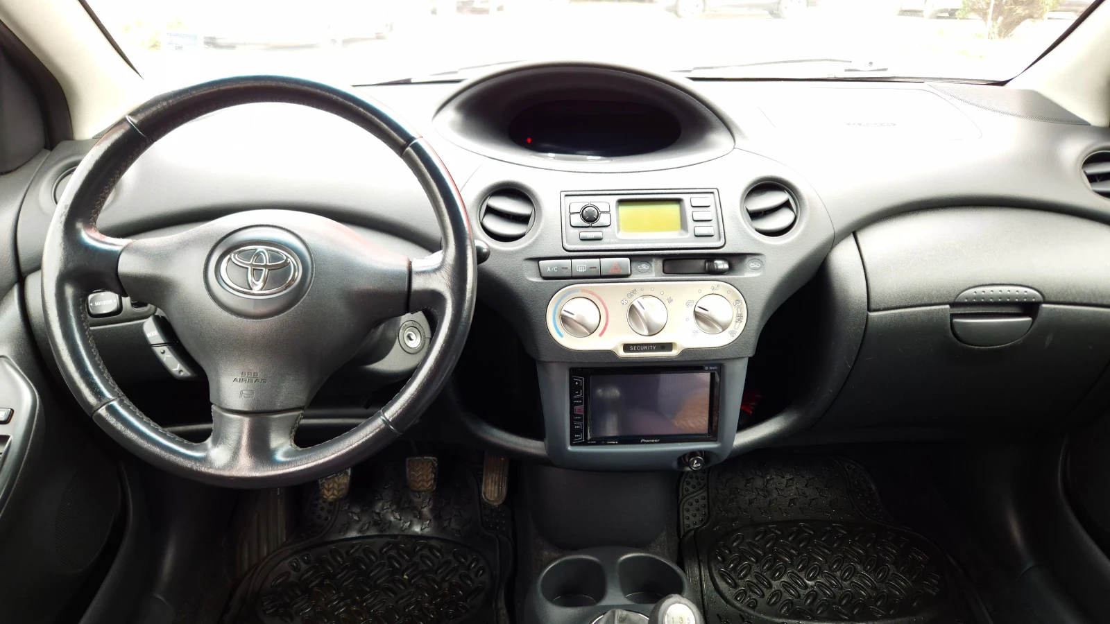 Toyota Yaris 1.3 i 16V (86 Hp) - изображение 7