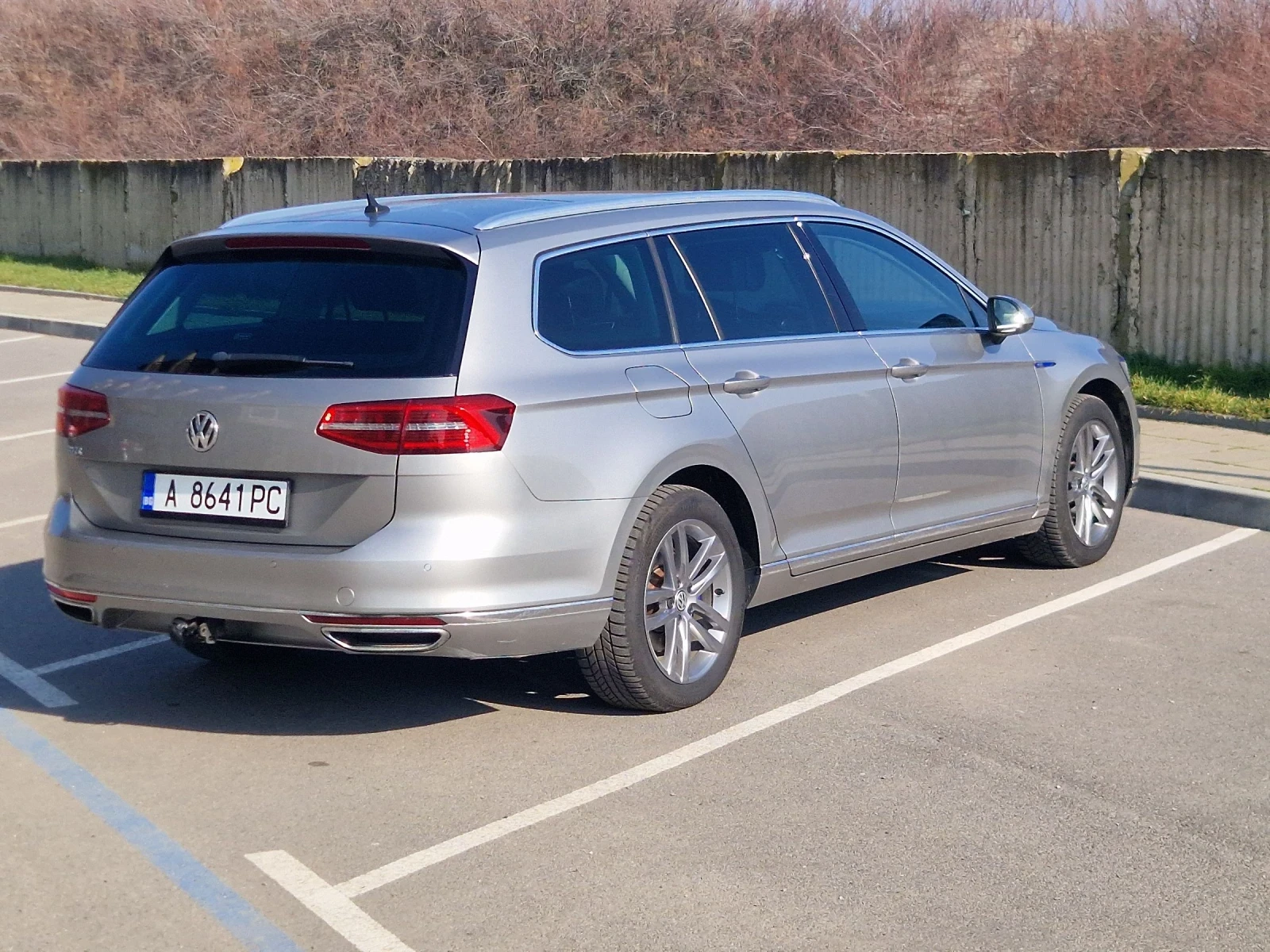 VW Passat * DIGITAL* , LED фарове, Панорамен покрив, снимка 4 - Автомобили и джипове - 53706063