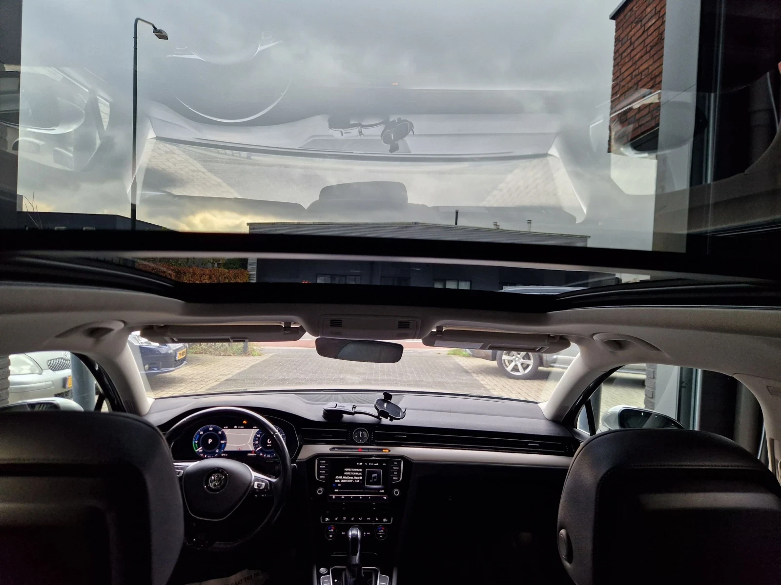 VW Passat * DIGITAL* , LED фарове, Панорамен покрив, снимка 7 - Автомобили и джипове - 53706063