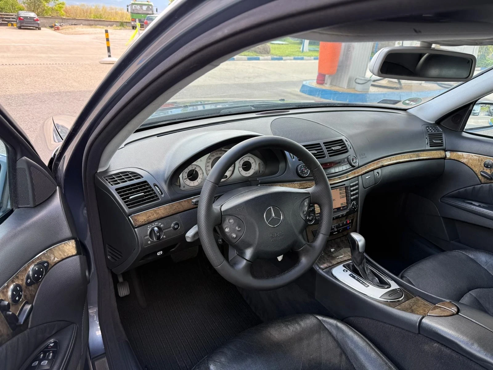 Mercedes-Benz E 320 Avantgarde* Подгрев* Обдухване* Шибидах* Печка, снимка 6 - Автомобили и джипове - 54399396