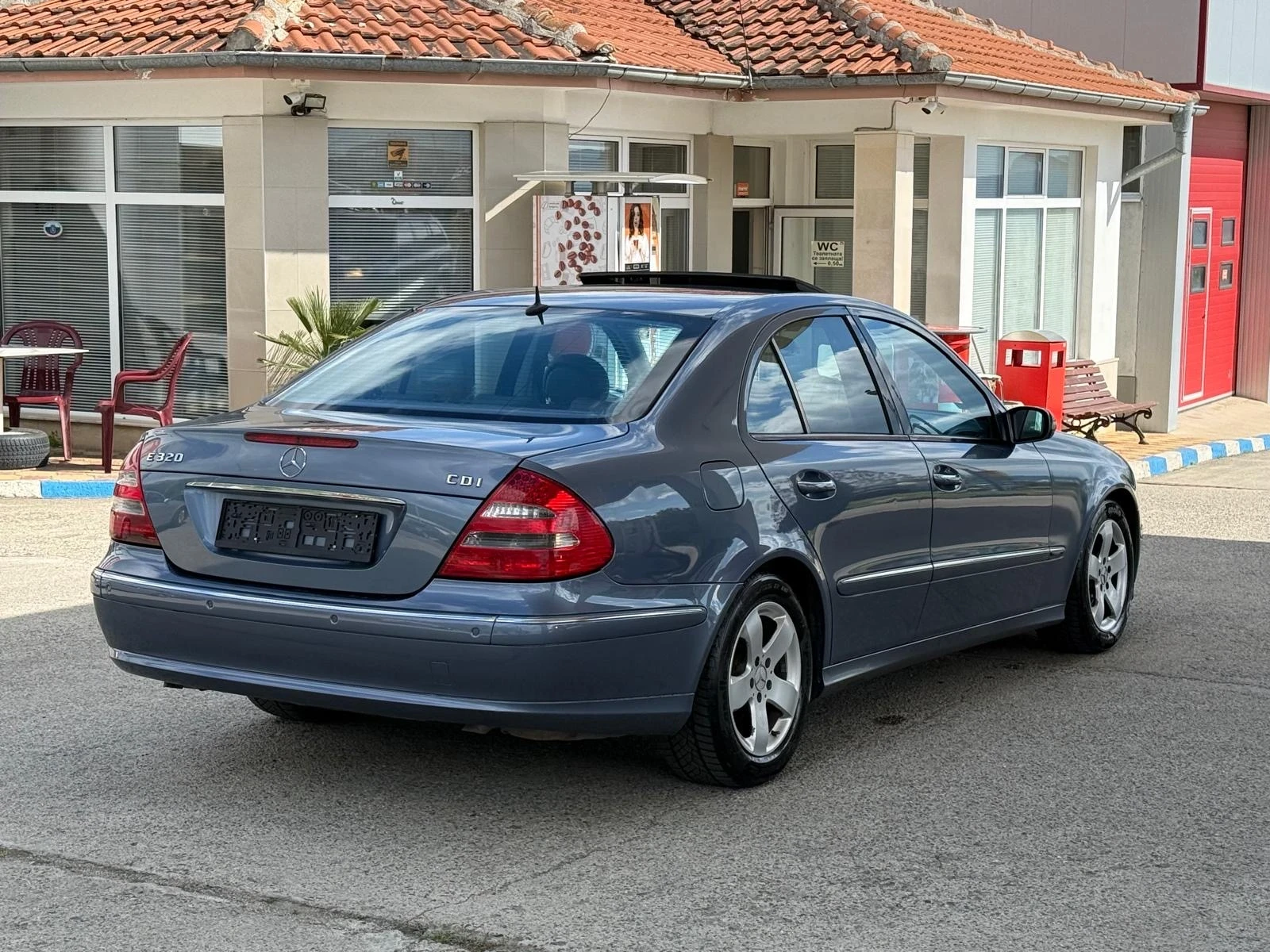 Mercedes-Benz E 320 Avantgarde* Подгрев* Обдухване* Шибидах* Печка, снимка 4 - Автомобили и джипове - 54399396