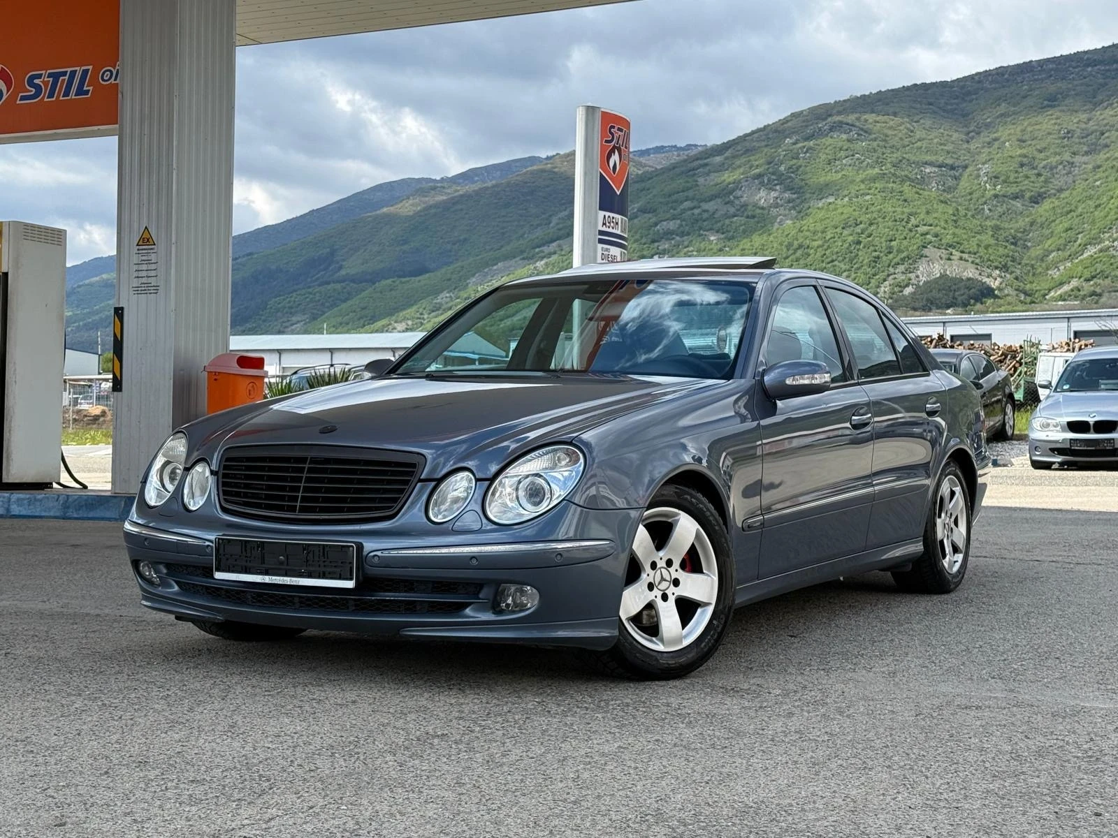 Mercedes-Benz E 320 Avantgarde* Подгрев* Обдухване* Шибидах* Печка, снимка 2 - Автомобили и джипове - 54399396