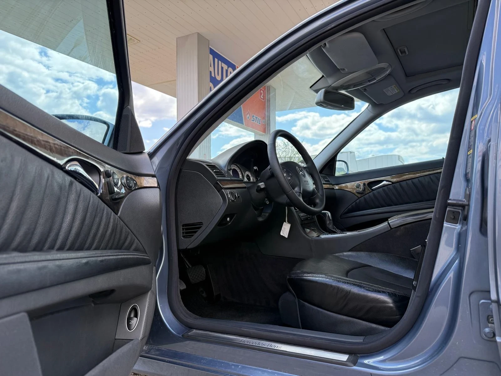 Mercedes-Benz E 320 Avantgarde* Подгрев* Обдухване* Шибидах* Печка, снимка 8 - Автомобили и джипове - 54399396