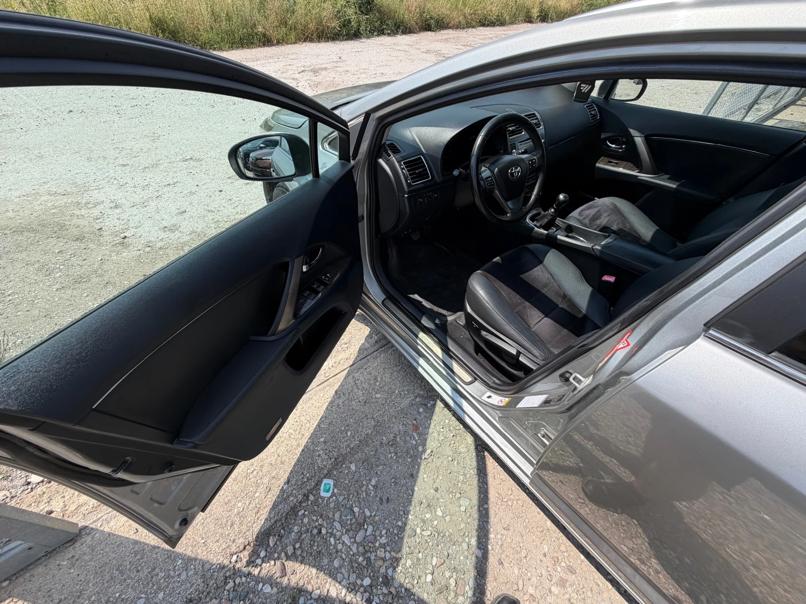 Toyota Avensis 2.0 D4D, снимка 9 - Автомобили и джипове - 54817352