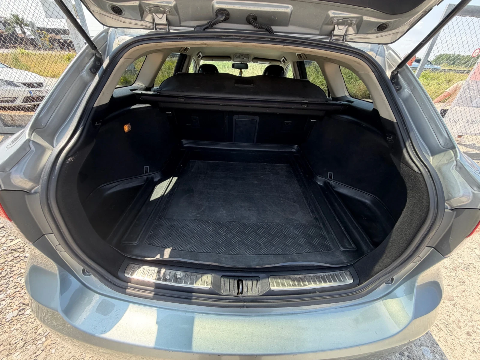 Toyota Avensis 2.0 D4D, снимка 16 - Автомобили и джипове - 54817352