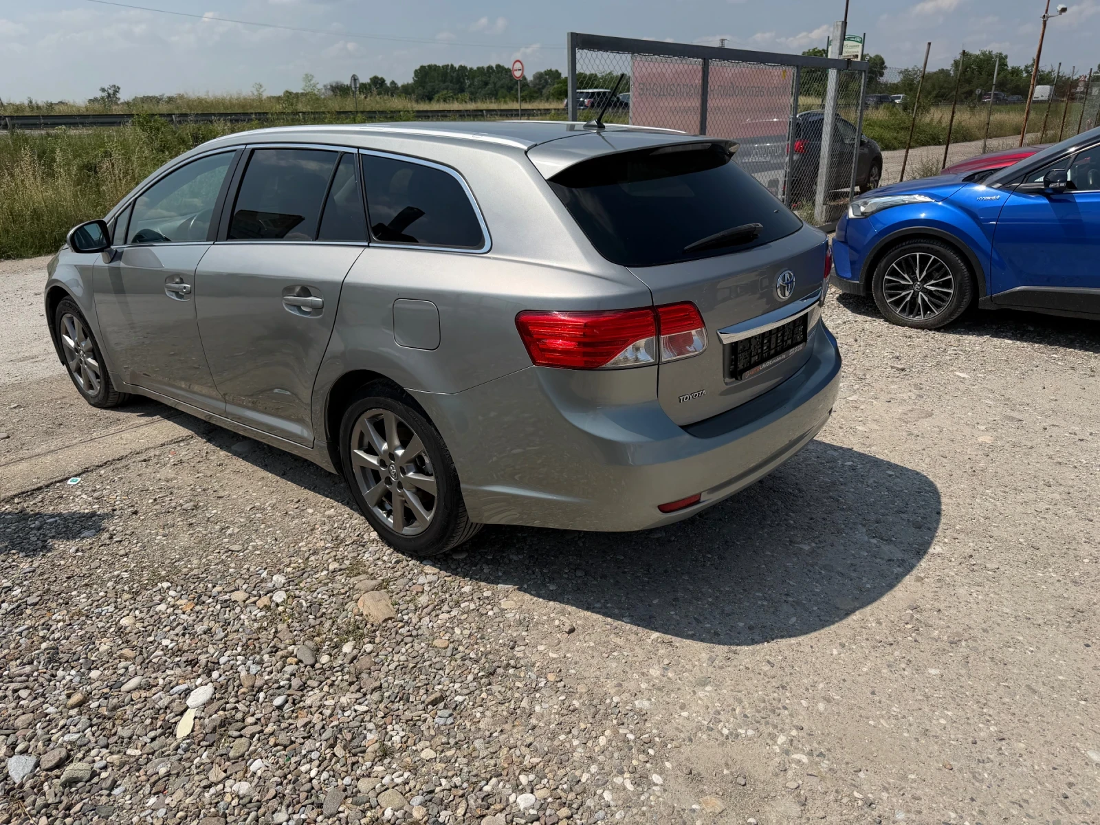 Toyota Avensis 2.0 D4D, снимка 5 - Автомобили и джипове - 54817352