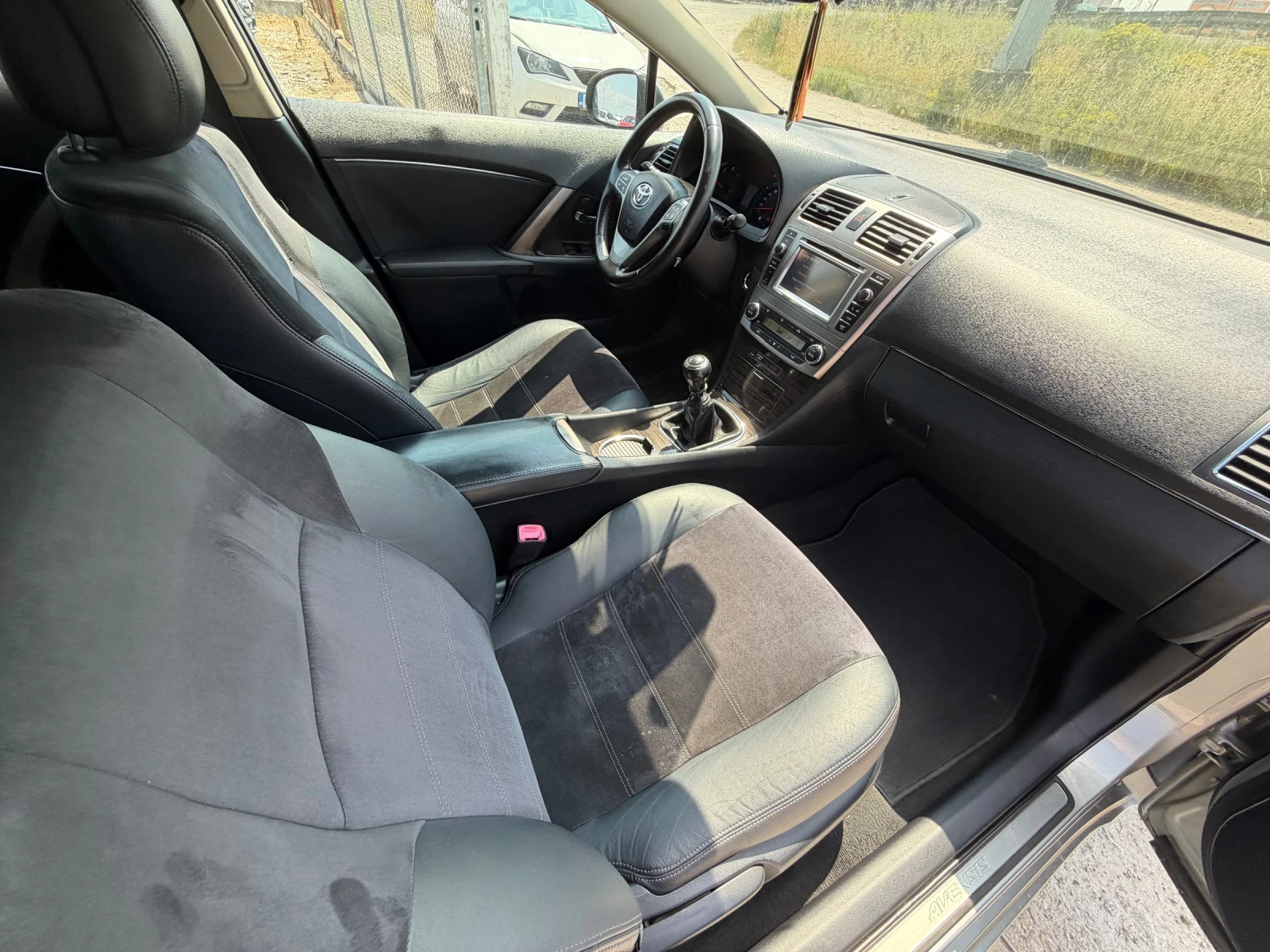 Toyota Avensis 2.0 D4D, снимка 14 - Автомобили и джипове - 54817352