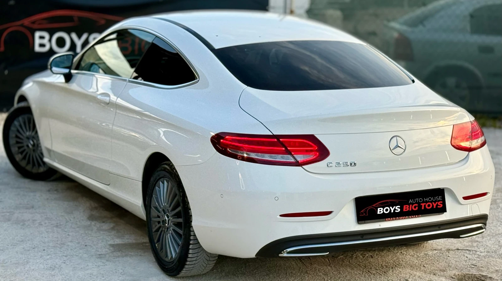 Mercedes-Benz C 250 AMG-line* Distronik* Подгрев* БялаПерла* Автомат* , снимка 6 - Автомобили и джипове - 54961665
