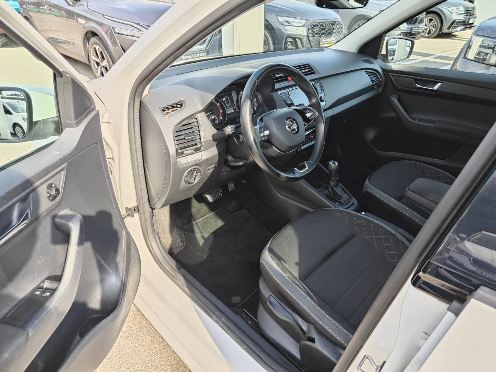 Skoda Fabia 1.0TSi 95k.c., снимка 7 - Автомобили и джипове - 55117602