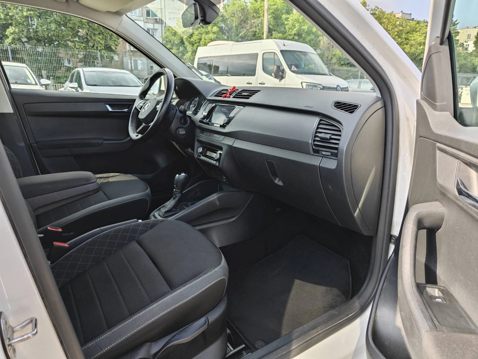 Skoda Fabia 1.0TSi 95k.c., снимка 8 - Автомобили и джипове - 55117602