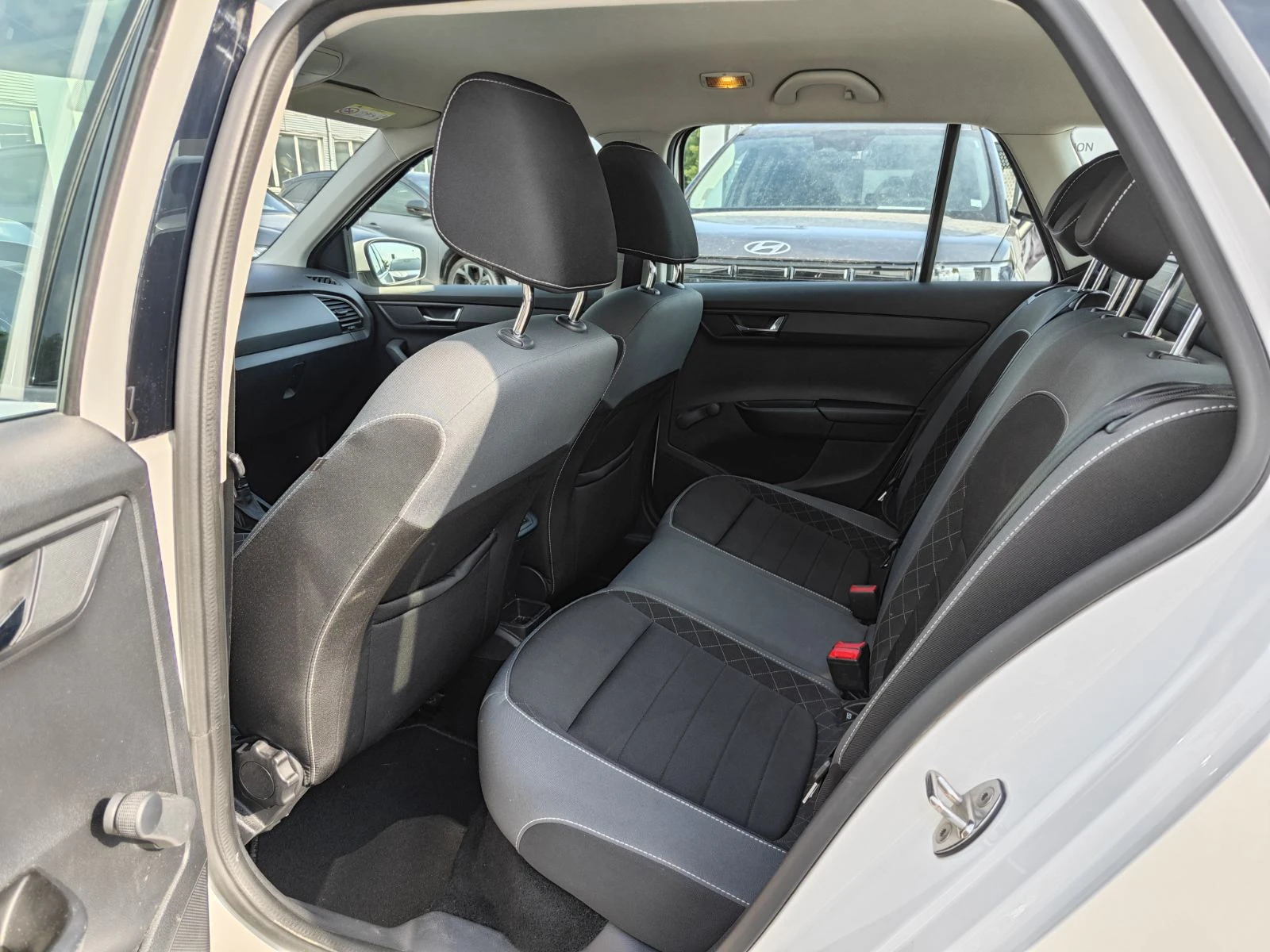 Skoda Fabia 1.0TSi 95k.c., снимка 10 - Автомобили и джипове - 55117602