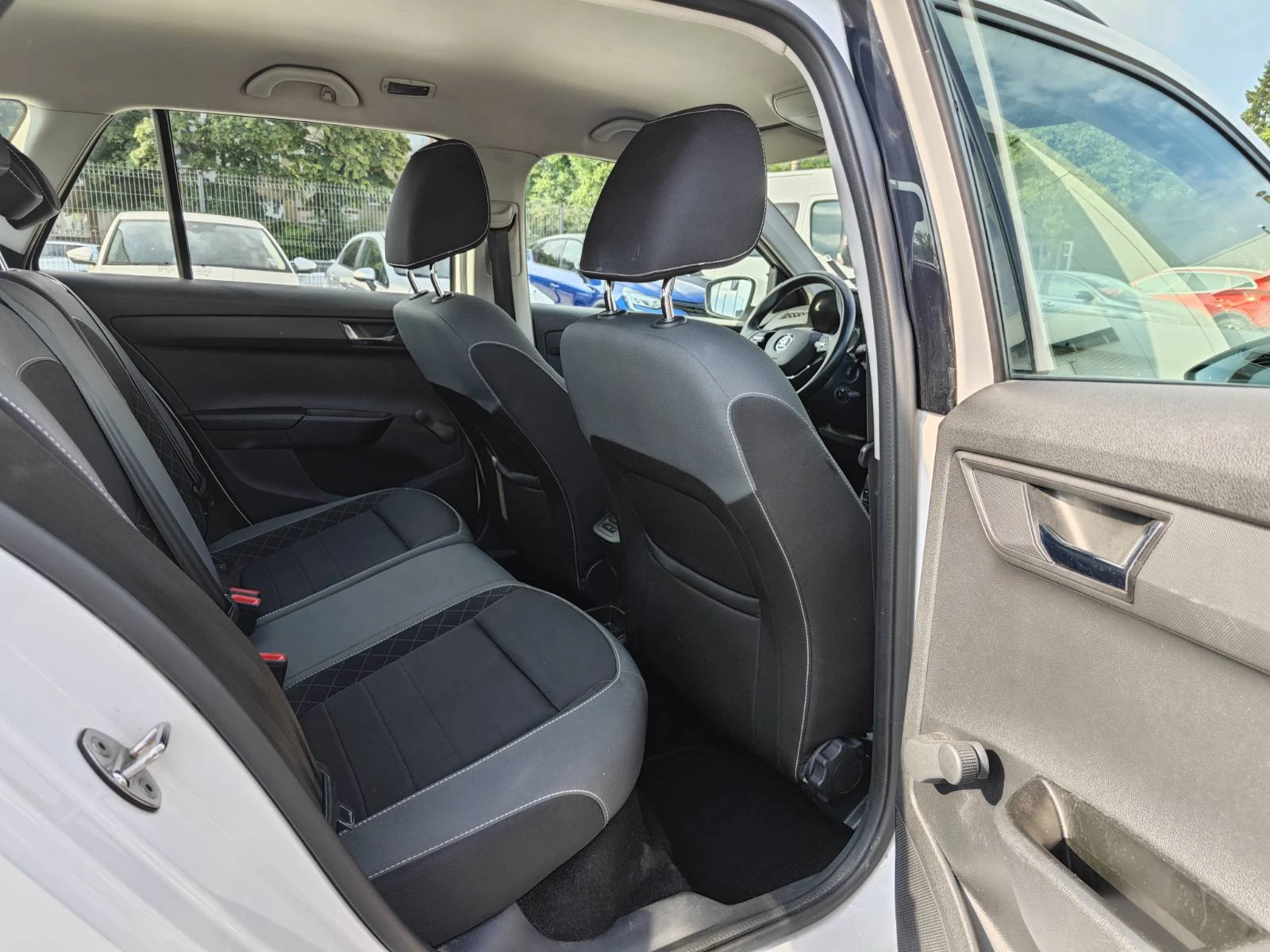 Skoda Fabia 1.0TSi 95k.c., снимка 9 - Автомобили и джипове - 55117602