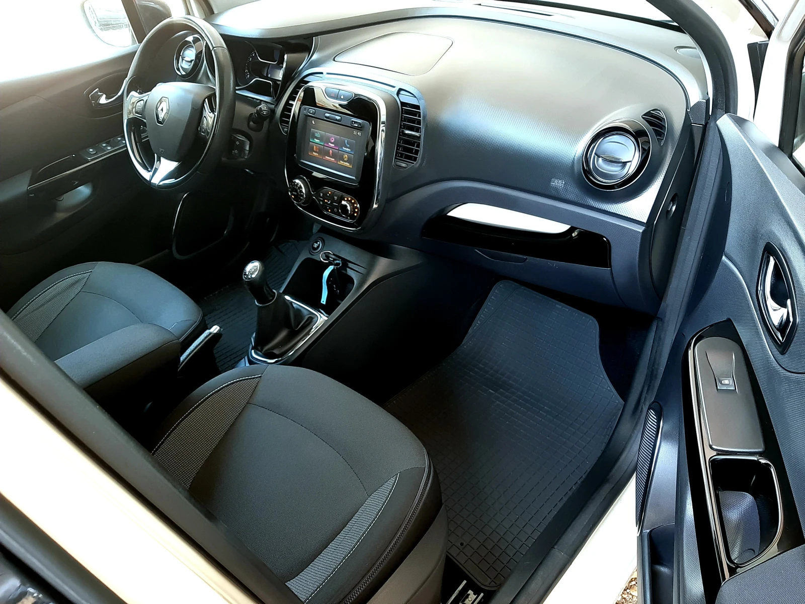 Renault Captur 0.9TCE-LIMITED EDITION ! , снимка 9 - Автомобили и джипове - 55220367