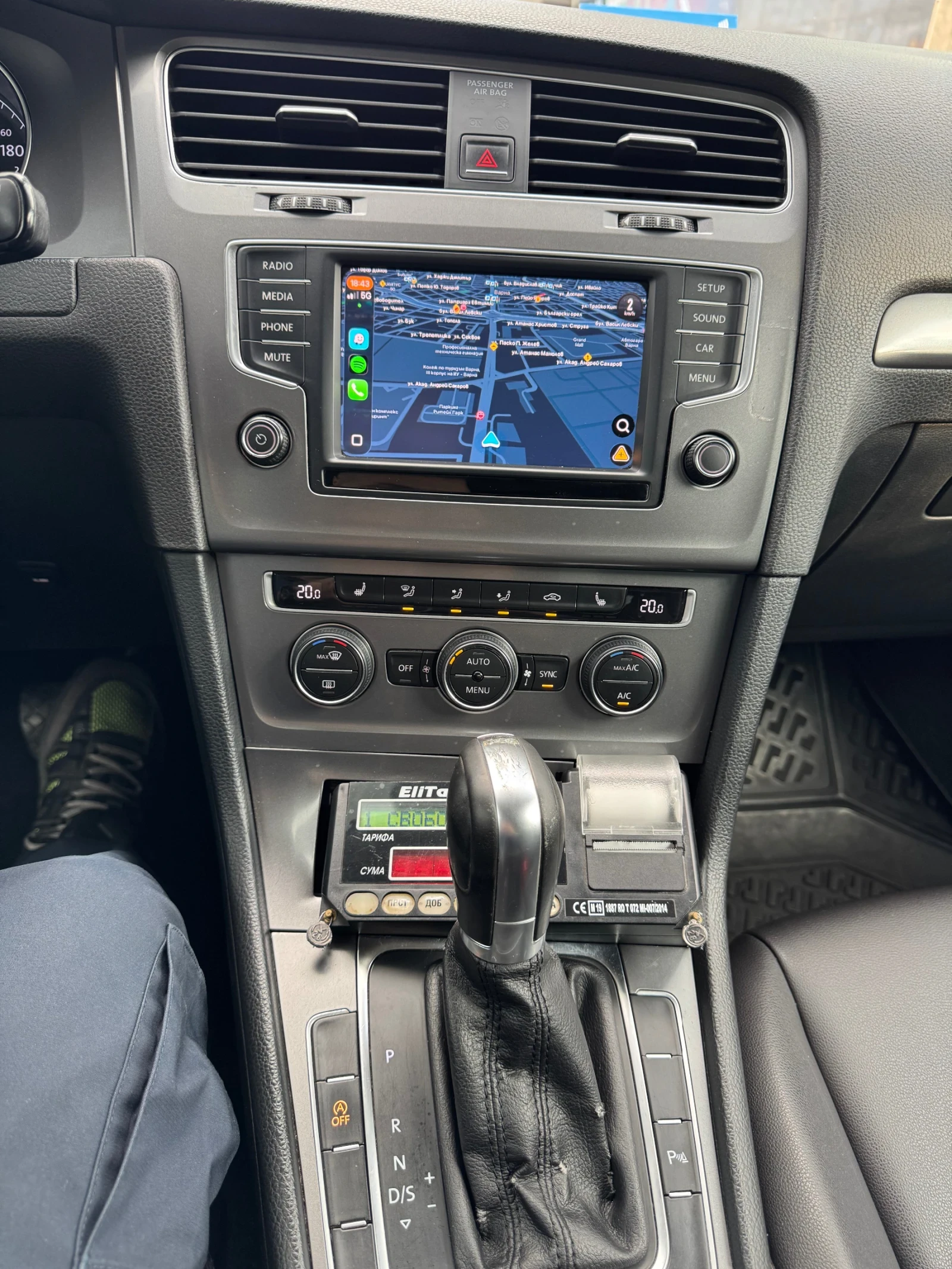 VW Golf 2.0 TDI, снимка 11 - Автомобили и джипове - 55303472