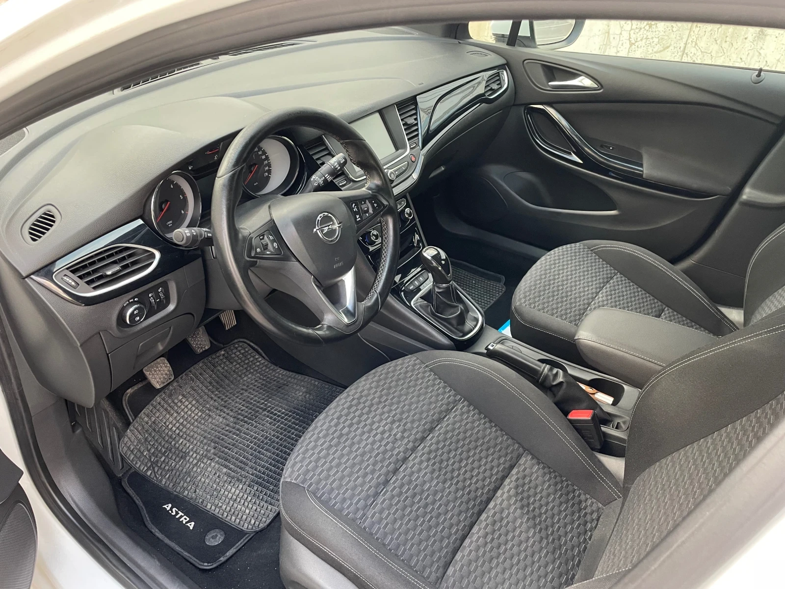 Opel Astra 1.6, снимка 12 - Автомобили и джипове - 55831242