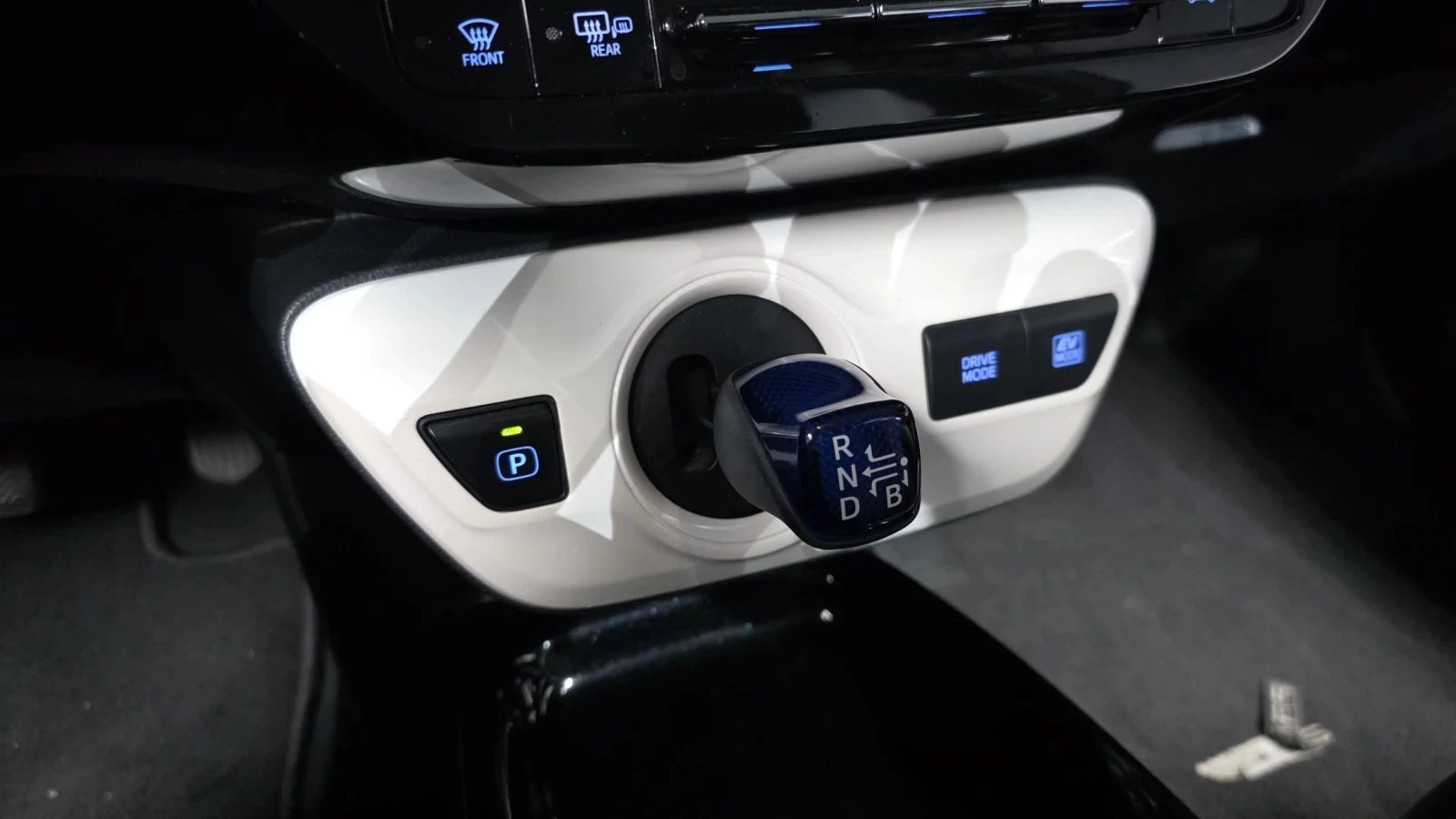 Toyota Prius, снимка 9 - Автомобили и джипове - 56689485