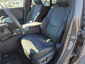 Toyota Rav4 XSE AWD  CARFAX, снимка 17