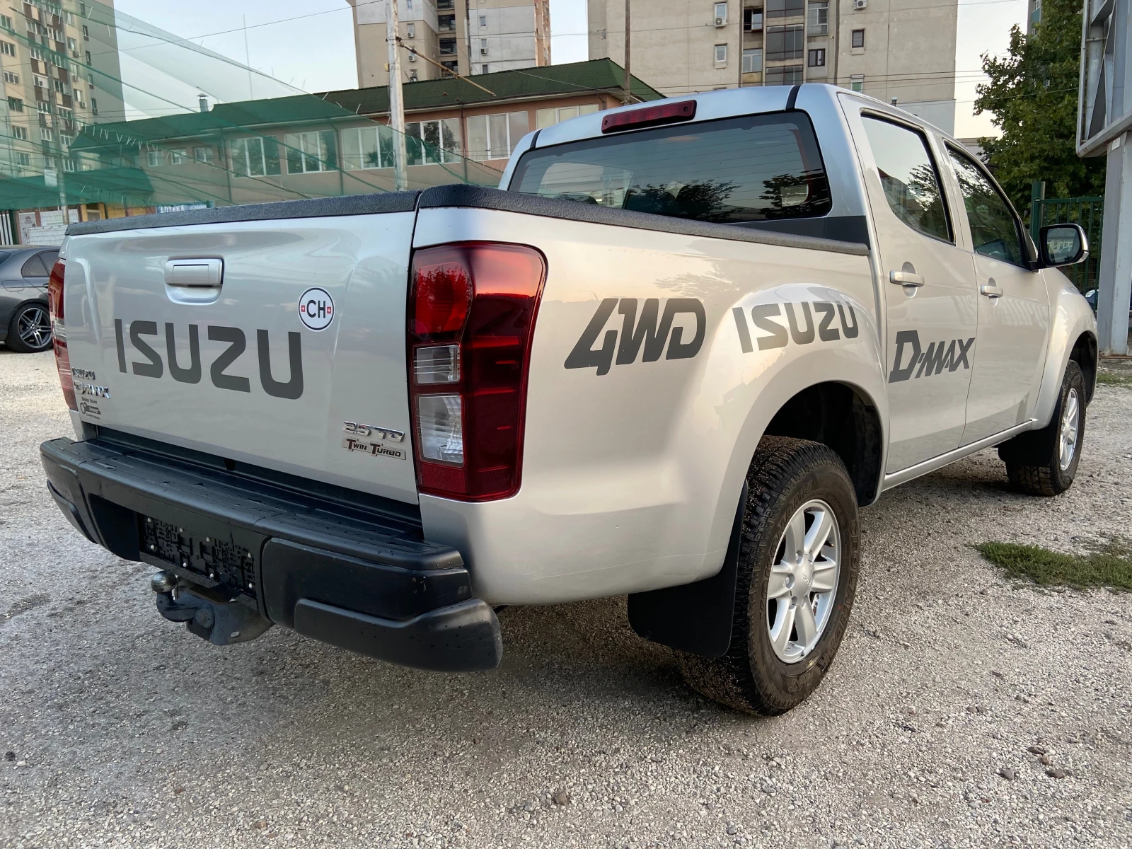 Isuzu D-max 2.5D 4X4 Швейцария - изображение 5