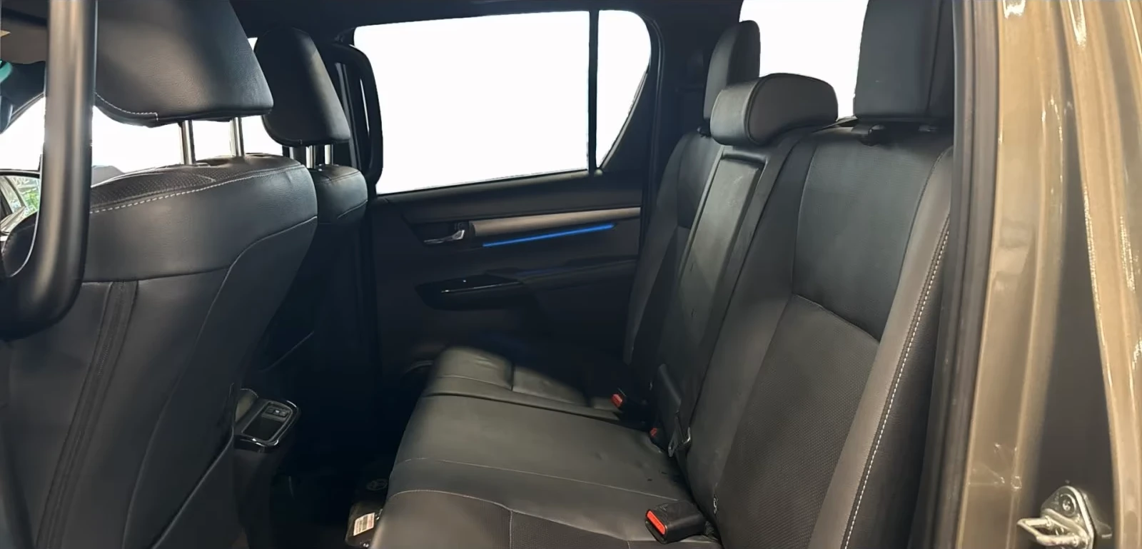 Toyota Hilux 2.8D* INVINCIBLE* JBL* 360 CAM* DISTR* KEYLESS* , снимка 9 - Автомобили и джипове - 54674286