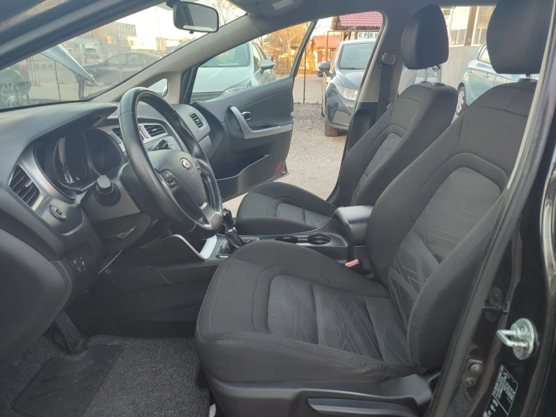 Kia Ceed 1.6 CRDI, снимка 7 - Автомобили и джипове - 39238442