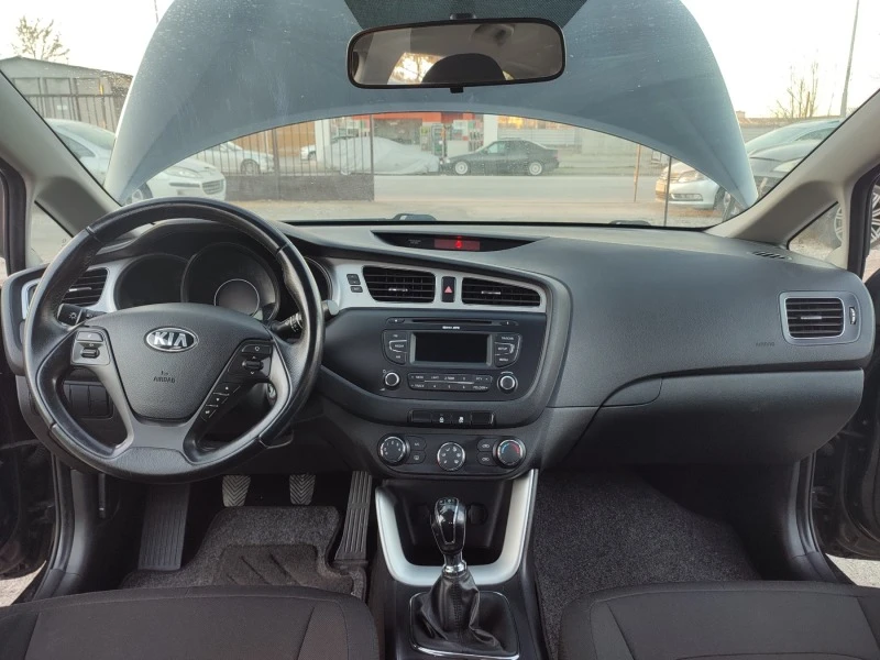 Kia Ceed 1.6 CRDI, снимка 11 - Автомобили и джипове - 39238442