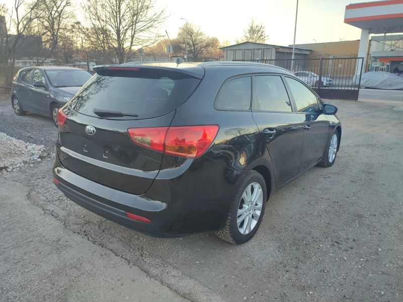 Kia Ceed 1.6 CRDI, снимка 4 - Автомобили и джипове - 39238442