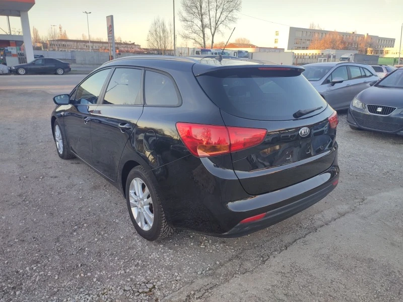 Kia Ceed 1.6 CRDI, снимка 2 - Автомобили и джипове - 39238442