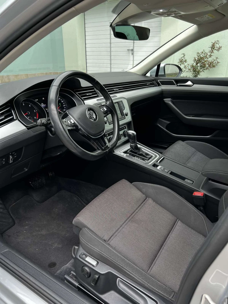 VW Passat 2.0 TDI R-line, снимка 9 - Автомобили и джипове - 48660607