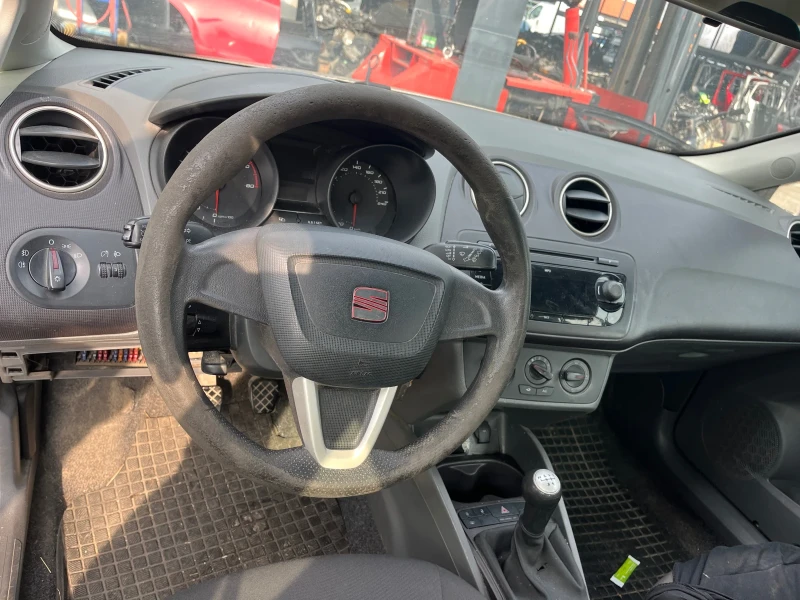 Seat Ibiza 1.4 бензин, снимка 8 - Автомобили и джипове - 49321125