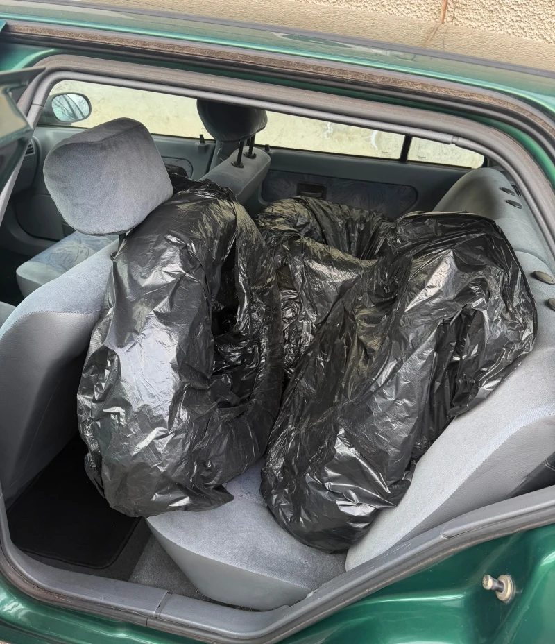 Renault Clio 1.4i ТОП!, снимка 17 - Автомобили и джипове - 53046976