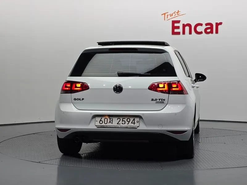 VW Golf 2.0 TDI, снимка 4 - Автомобили и джипове - 54302718